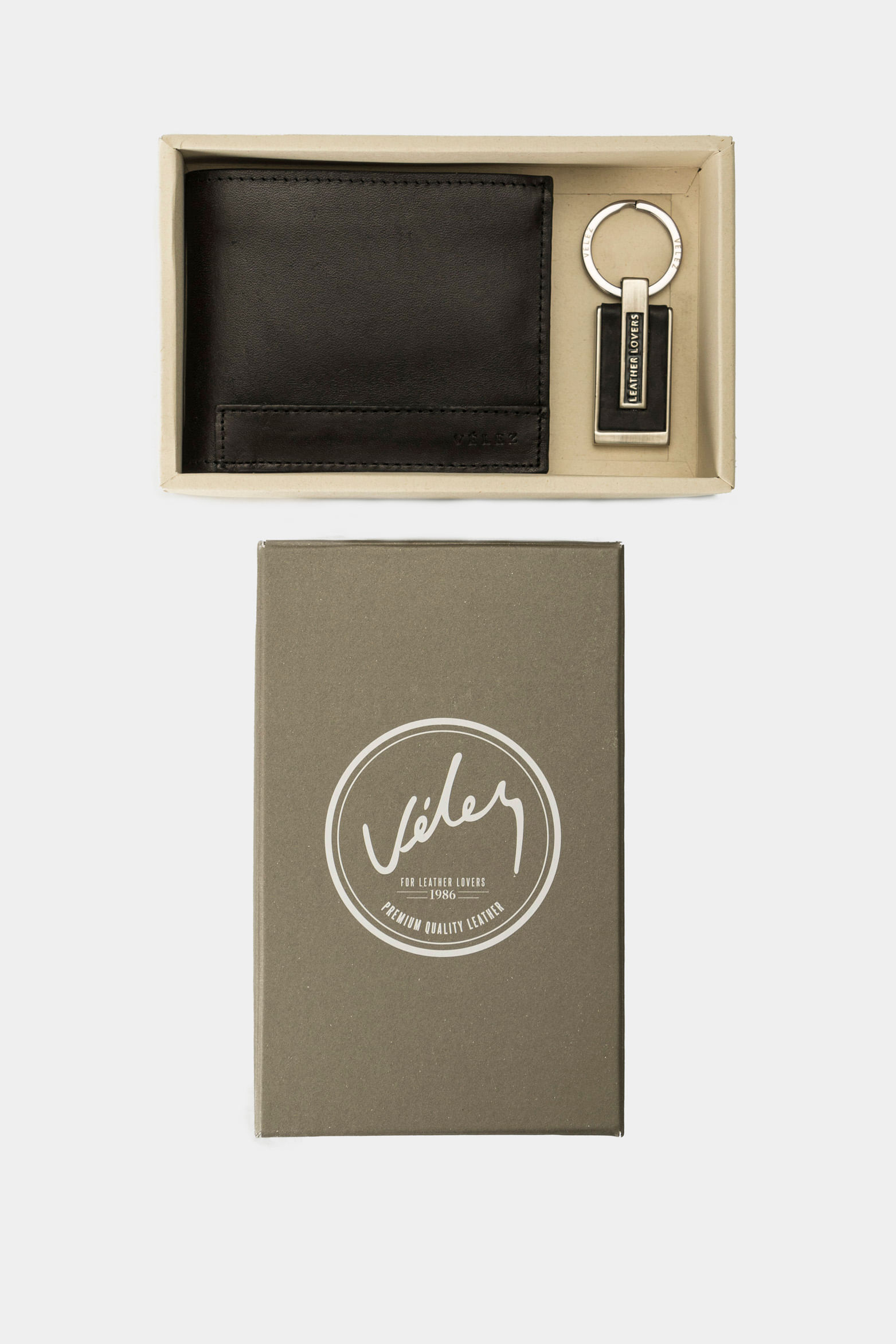 Boyeros Wallet and Keychain Set in Smooth Black Leather